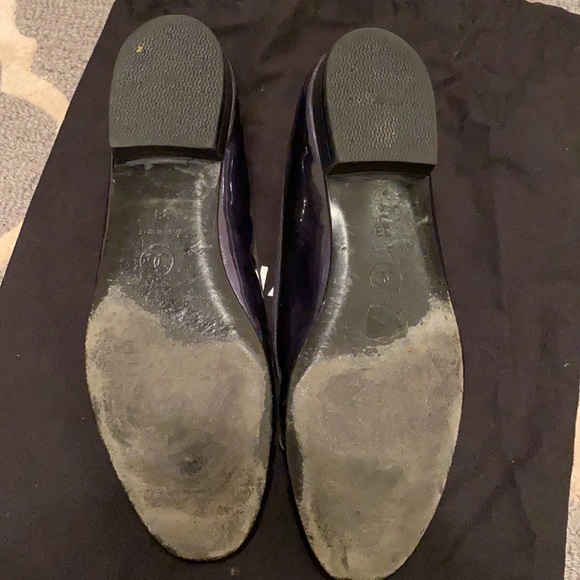 Authentic Chanel Navy Blue Patent Leather Ballet Flats size 8 - Picture 2 of 3